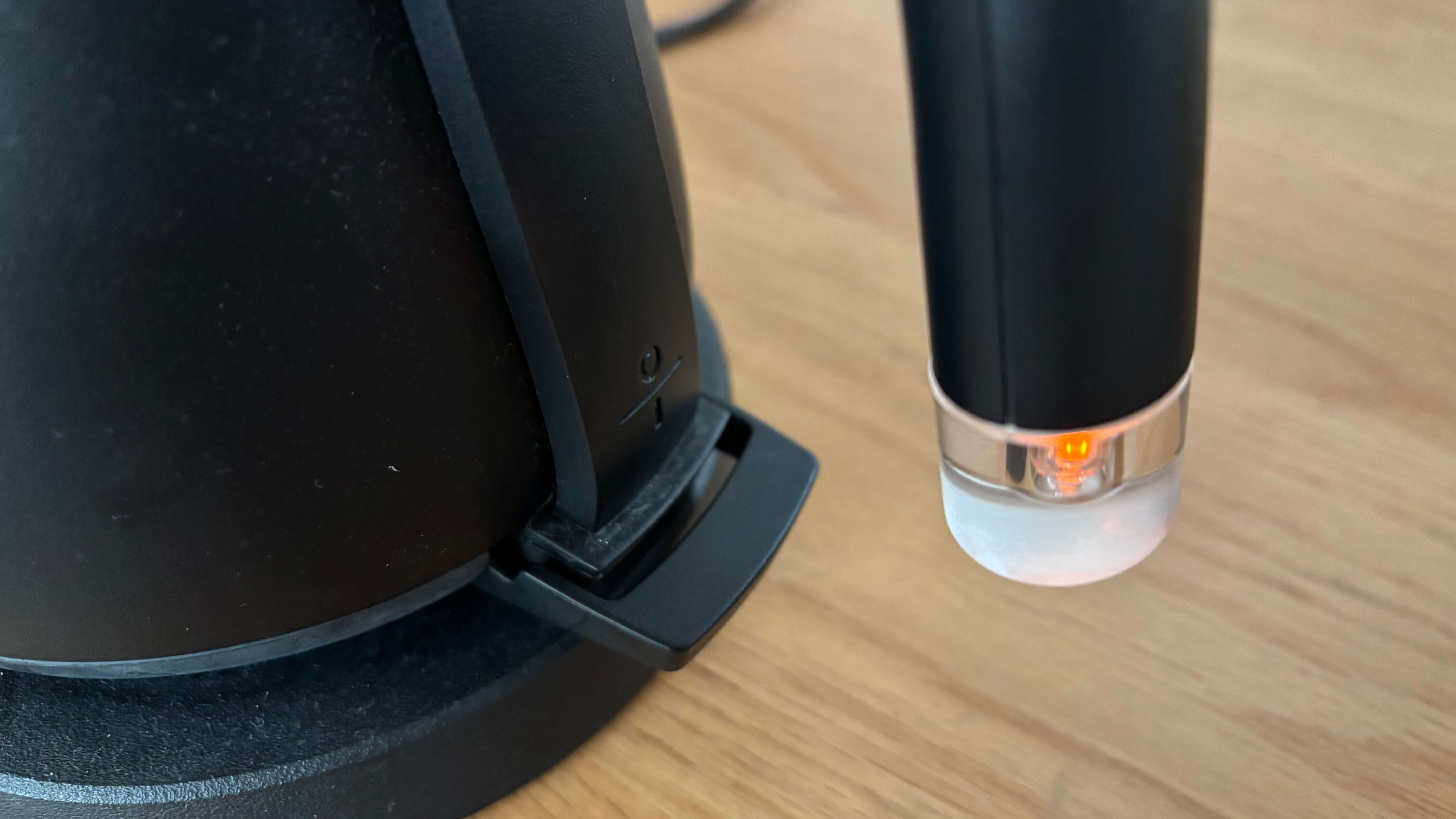 バルミューダ ケトル 点灯ライト